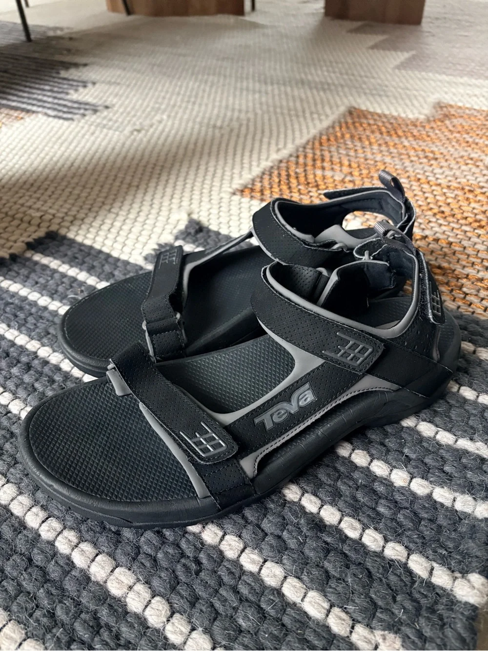 Teva Men's Minam sandals in Black | size 12 | like new